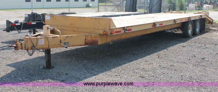 image for item I8180 2000 Belshe T-4 flatbed trailer
