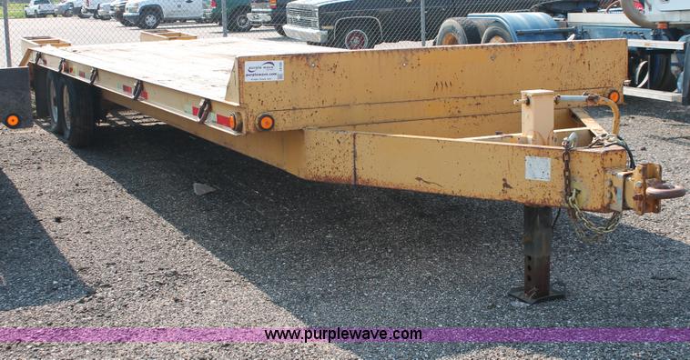 image for item I8180 2000 Belshe T-4 flatbed trailer