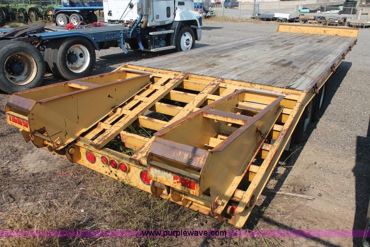 image for item I8180 2000 Belshe T-4 flatbed trailer