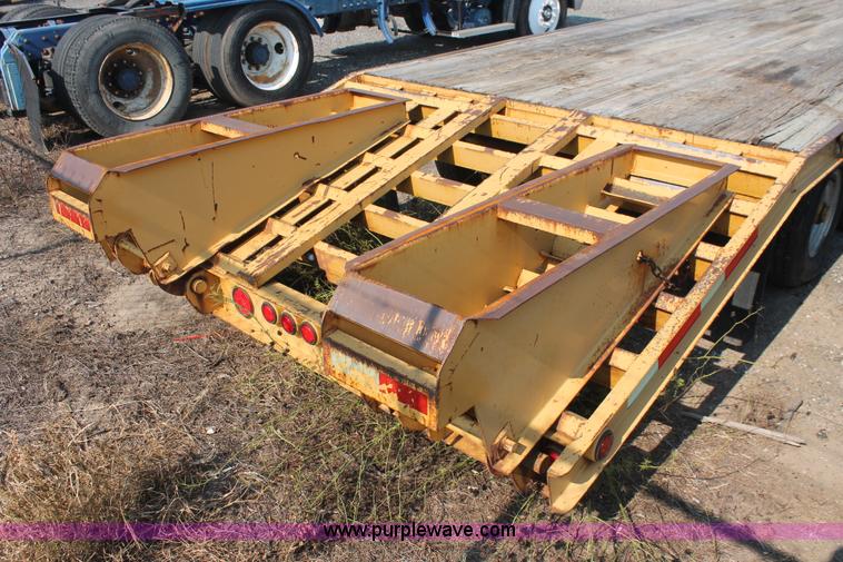 image for item I8180 2000 Belshe T-4 flatbed trailer