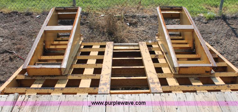 image for item I8180 2000 Belshe T-4 flatbed trailer