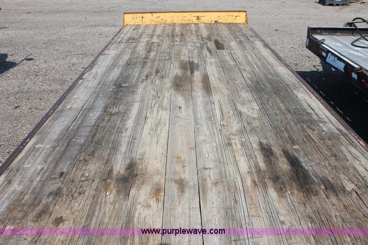 image for item I8180 2000 Belshe T-4 flatbed trailer