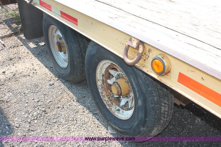 image for item I8180 2000 Belshe T-4 flatbed trailer