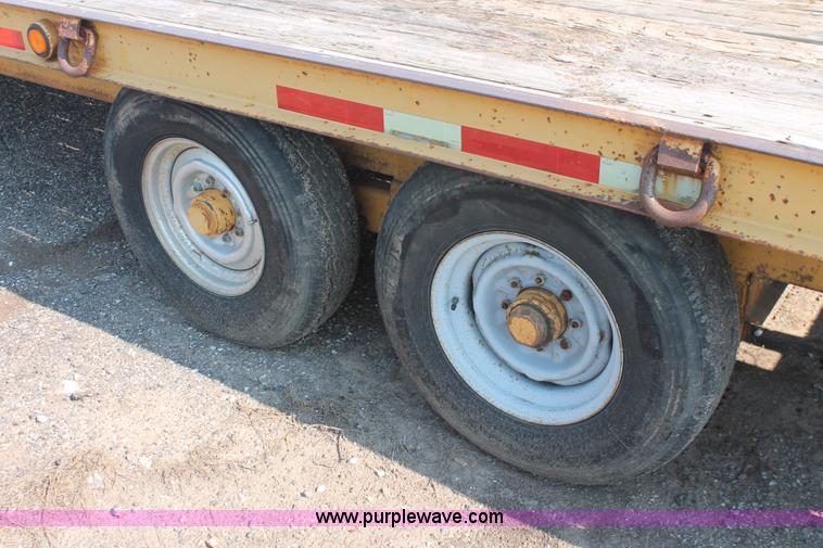 image for item I8180 2000 Belshe T-4 flatbed trailer