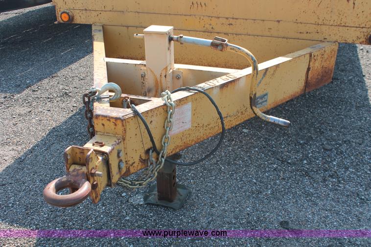 image for item I8180 2000 Belshe T-4 flatbed trailer