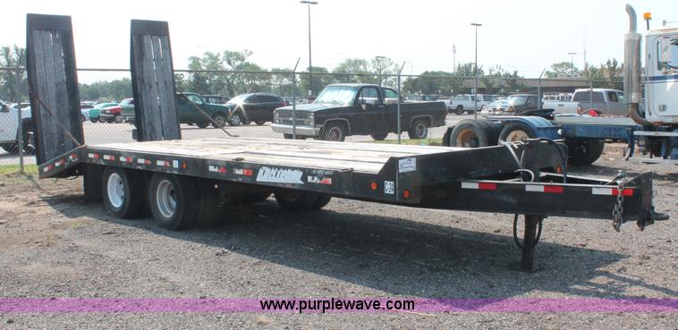 image for item I8181 2000 Contrail C24 equipment trailer