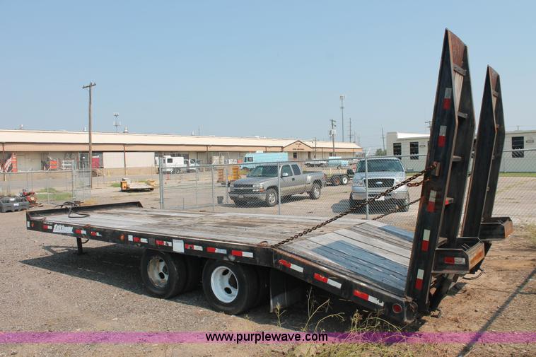 image for item I8181 2000 Contrail C24 equipment trailer