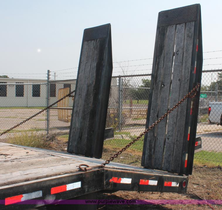 image for item I8181 2000 Contrail C24 equipment trailer