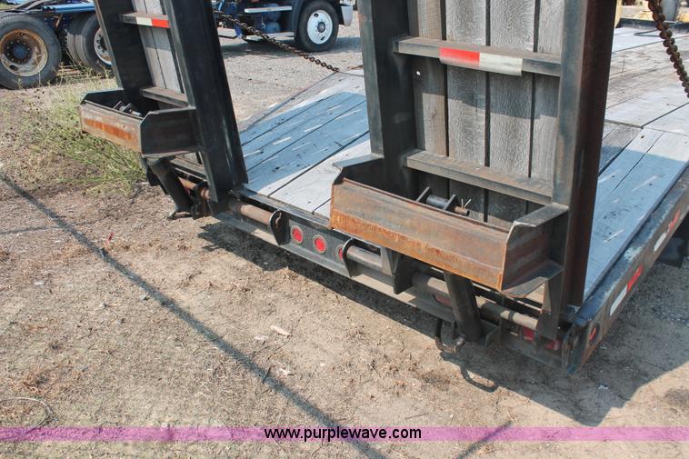 image for item I8181 2000 Contrail C24 equipment trailer