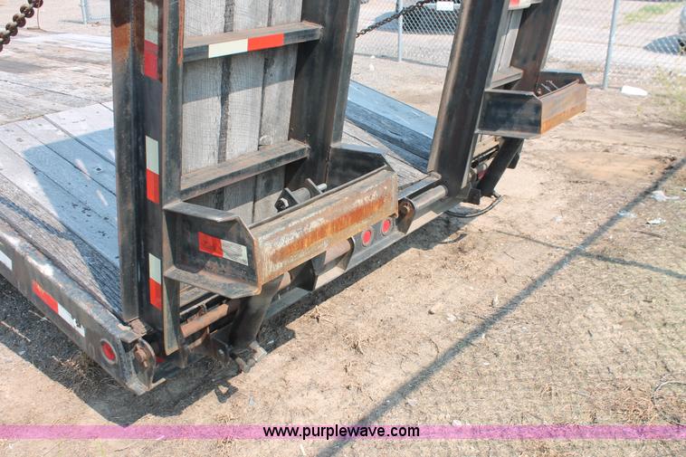 image for item I8181 2000 Contrail C24 equipment trailer