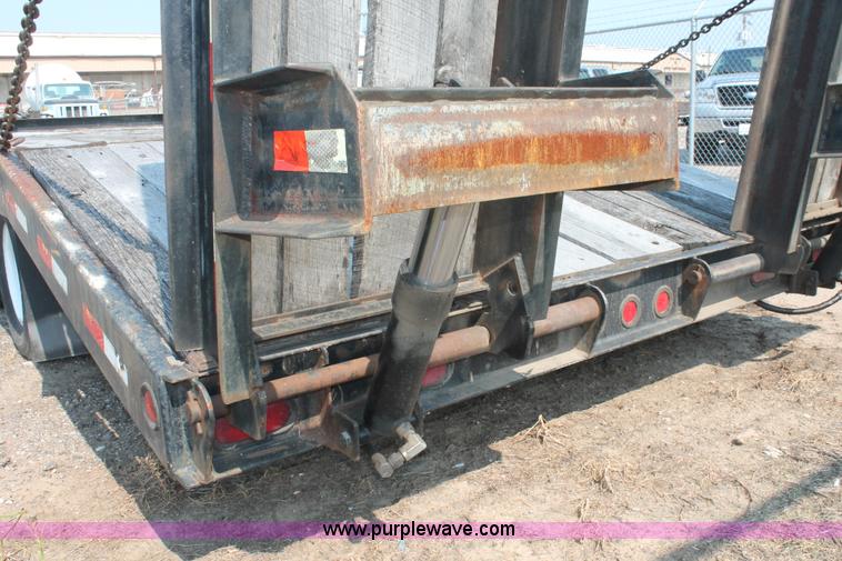 image for item I8181 2000 Contrail C24 equipment trailer