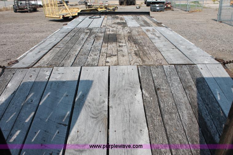 image for item I8181 2000 Contrail C24 equipment trailer