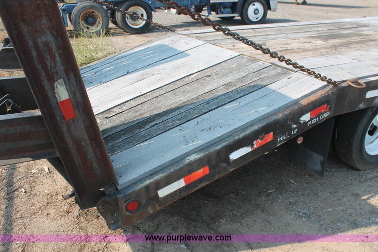 image for item I8181 2000 Contrail C24 equipment trailer