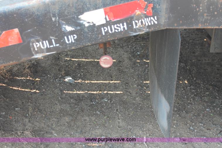 image for item I8181 2000 Contrail C24 equipment trailer