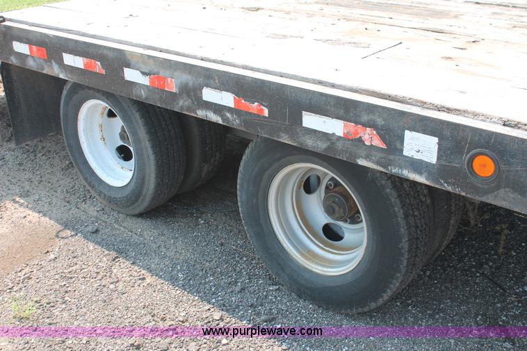 image for item I8181 2000 Contrail C24 equipment trailer