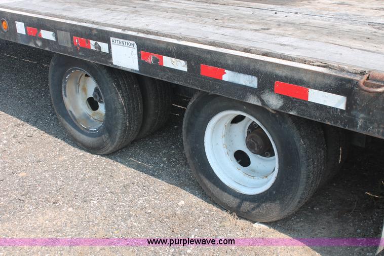 image for item I8181 2000 Contrail C24 equipment trailer