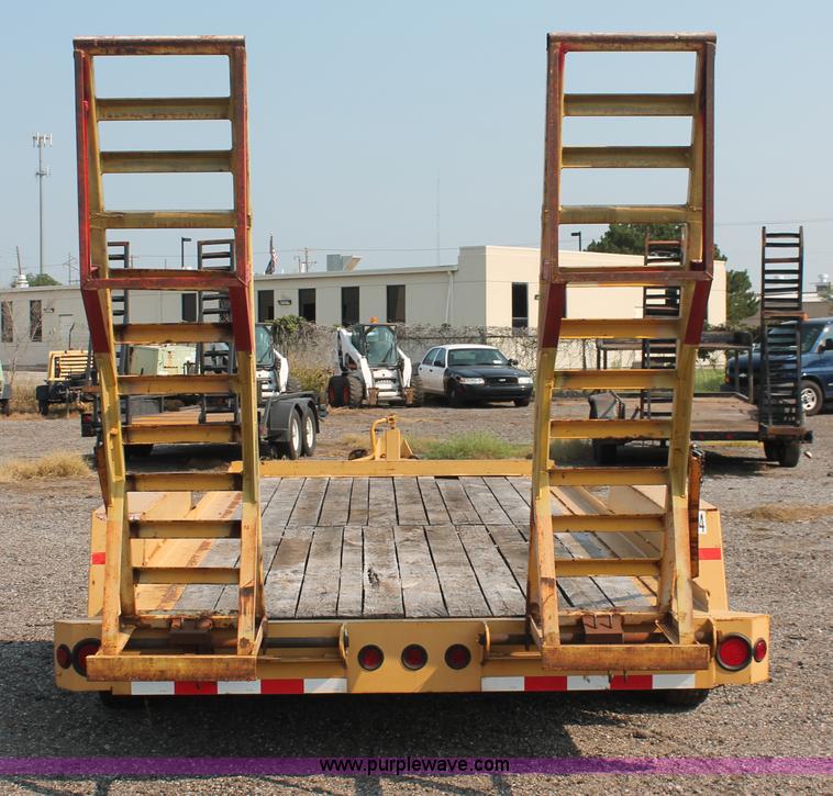 image for item I8187 2002 Towmaster equipment trailer