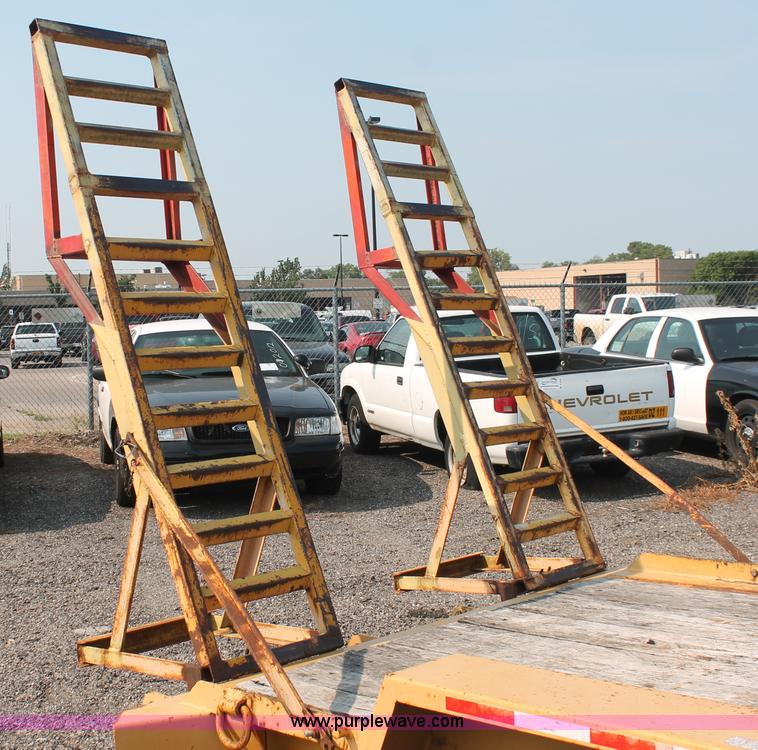 image for item I8187 2002 Towmaster equipment trailer