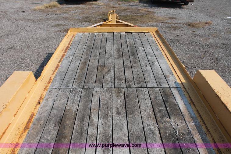 image for item I8187 2002 Towmaster equipment trailer