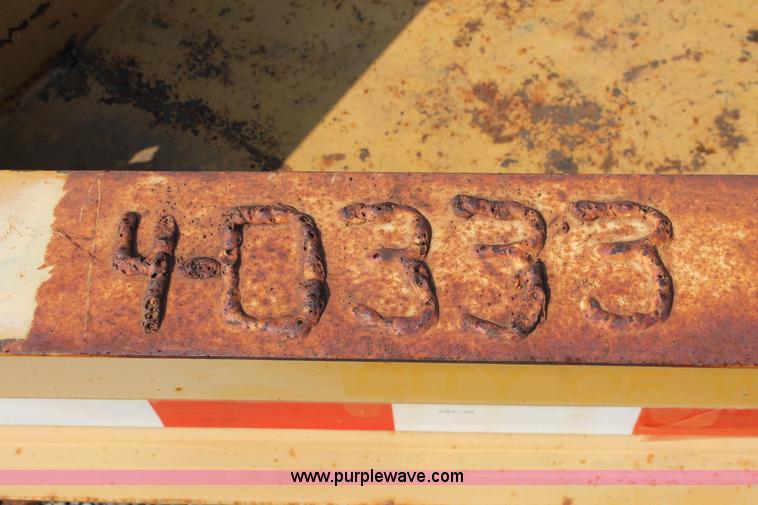 image for item I8187 2002 Towmaster equipment trailer