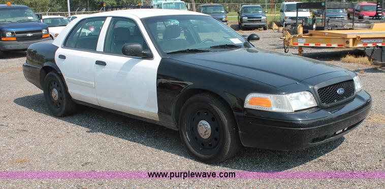 image for item I8190 2009 Ford Crown Victoria Police Interceptor