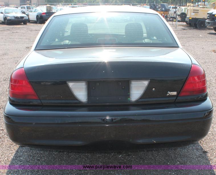 image for item I8190 2009 Ford Crown Victoria Police Interceptor