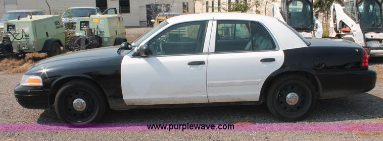 image for item I8190 2009 Ford Crown Victoria Police Interceptor
