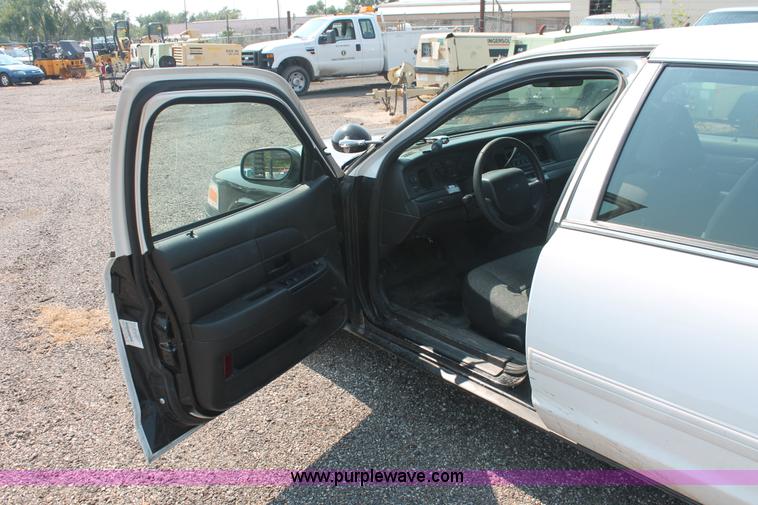 image for item I8190 2009 Ford Crown Victoria Police Interceptor