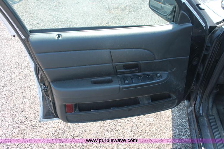 image for item I8190 2009 Ford Crown Victoria Police Interceptor