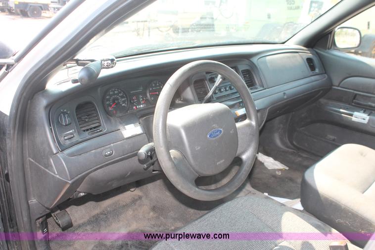 image for item I8190 2009 Ford Crown Victoria Police Interceptor