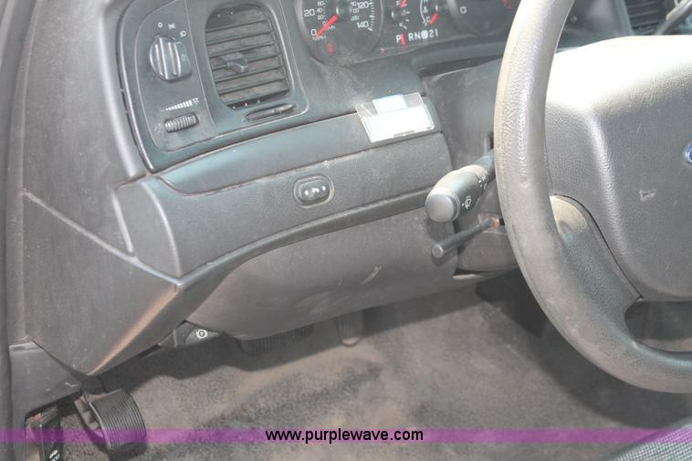 image for item I8190 2009 Ford Crown Victoria Police Interceptor