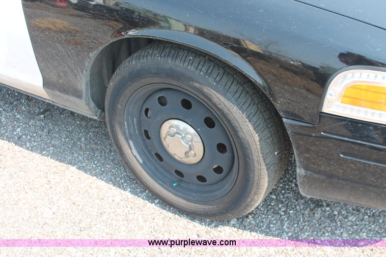 image for item I8190 2009 Ford Crown Victoria Police Interceptor