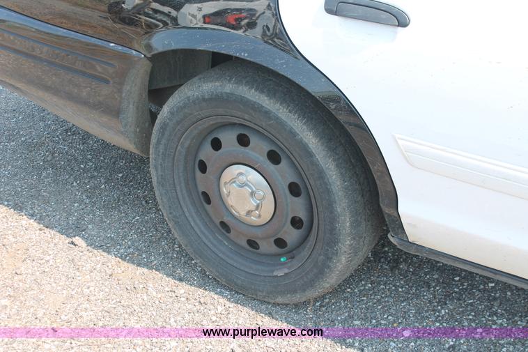 image for item I8190 2009 Ford Crown Victoria Police Interceptor