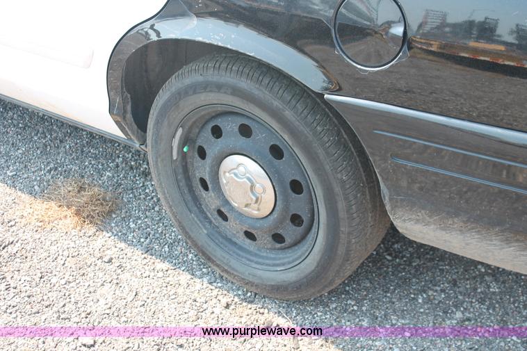 image for item I8190 2009 Ford Crown Victoria Police Interceptor