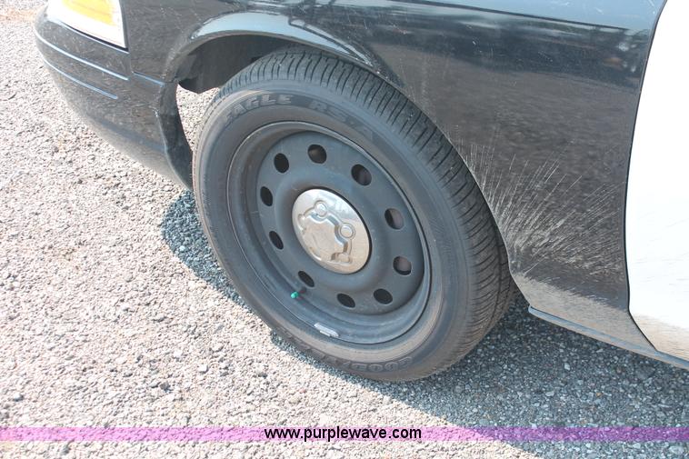 image for item I8190 2009 Ford Crown Victoria Police Interceptor