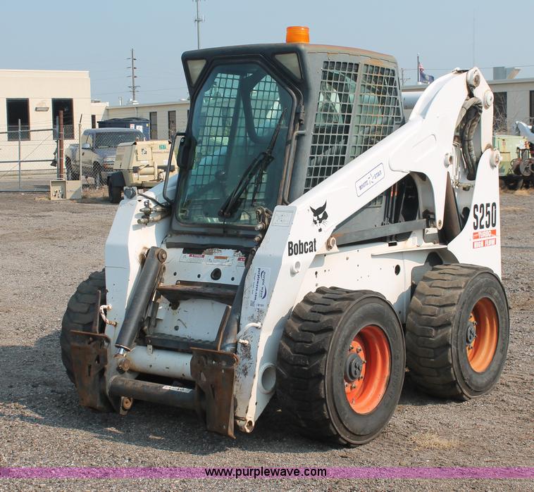 image for item I8191 2004 Bobcat S250 Turbo skid steer