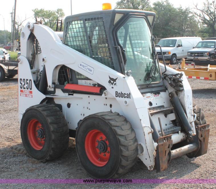 image for item I8191 2004 Bobcat S250 Turbo skid steer