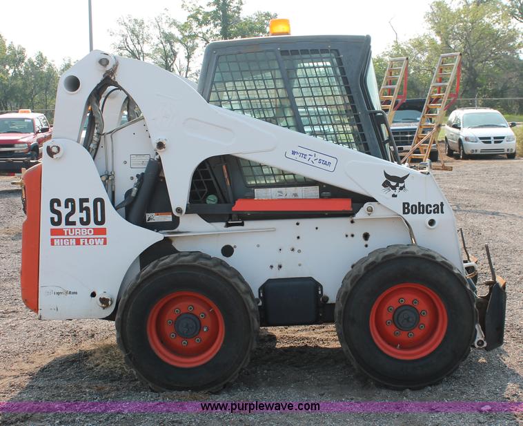 image for item I8191 2004 Bobcat S250 Turbo skid steer
