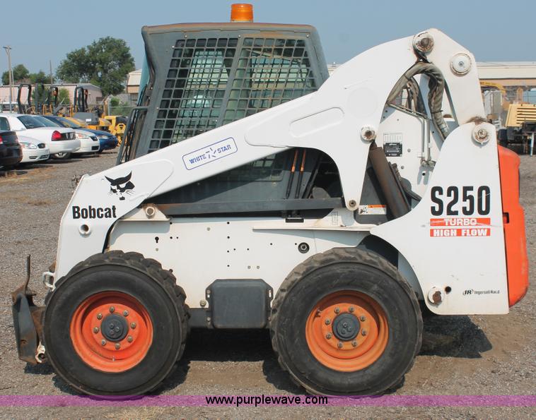 image for item I8191 2004 Bobcat S250 Turbo skid steer