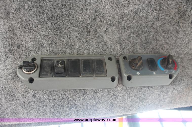 image for item I8191 2004 Bobcat S250 Turbo skid steer