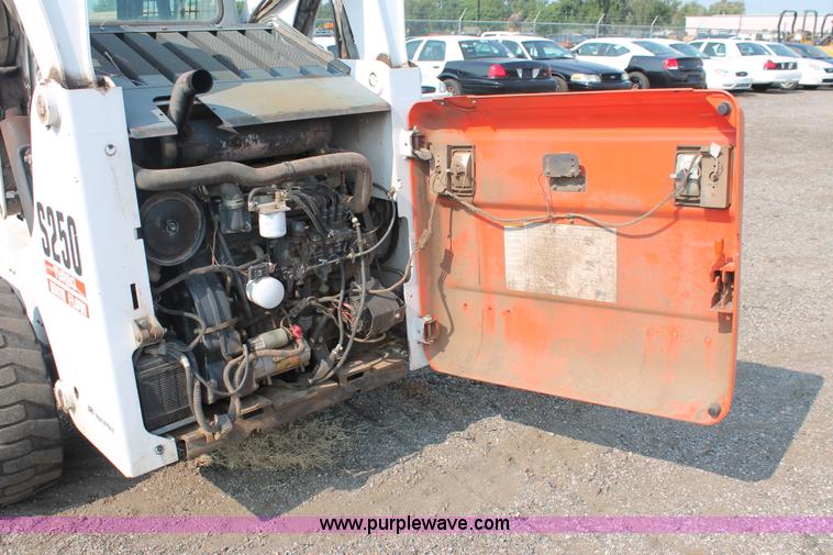image for item I8191 2004 Bobcat S250 Turbo skid steer