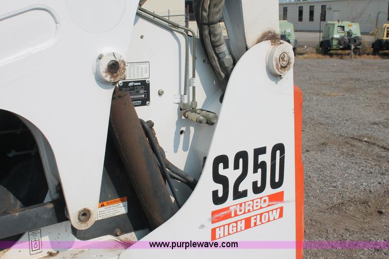 image for item I8191 2004 Bobcat S250 Turbo skid steer