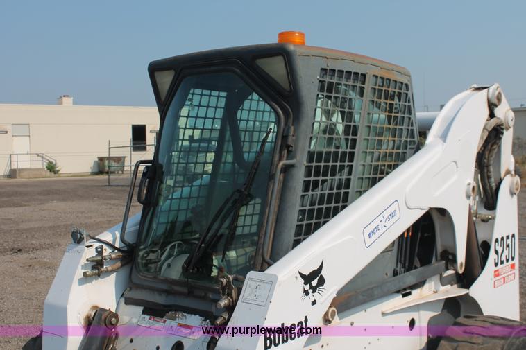 image for item I8191 2004 Bobcat S250 Turbo skid steer