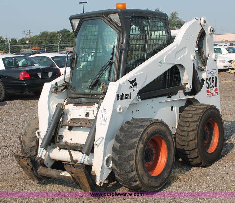 image for item I8192 2004 Bobcat S250 Turbo skid steer