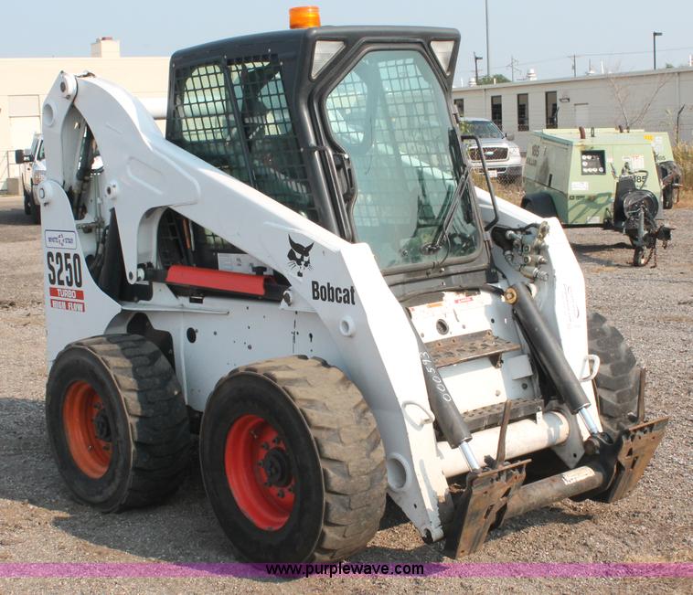 image for item I8192 2004 Bobcat S250 Turbo skid steer
