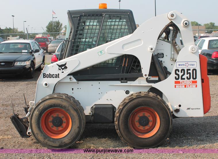 image for item I8192 2004 Bobcat S250 Turbo skid steer