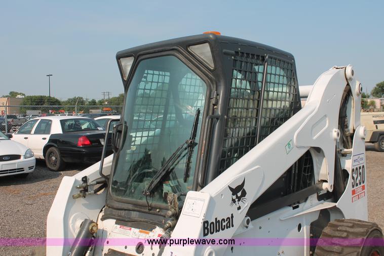 image for item I8192 2004 Bobcat S250 Turbo skid steer