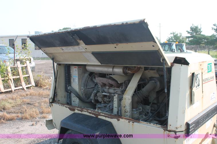 image for item I8197 1997 Ingersoll Rand P175WJD mobile compressor