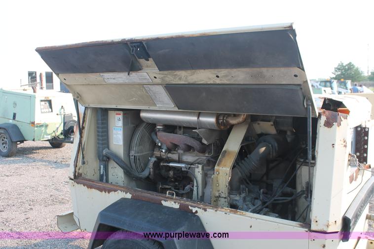 image for item I8200 1997 Ingersoll Rand P175WJD mobile compressor