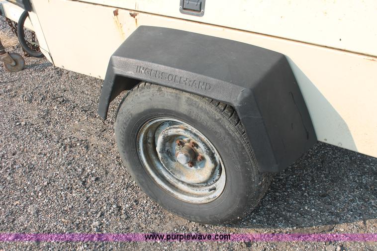 image for item I8200 1997 Ingersoll Rand P175WJD mobile compressor